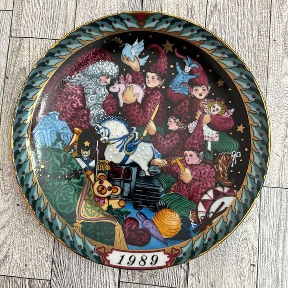 Vintage Santa Clause Collection 1989 “Santa’s Workshop” Collector’s Plate - Picture 1 of 8